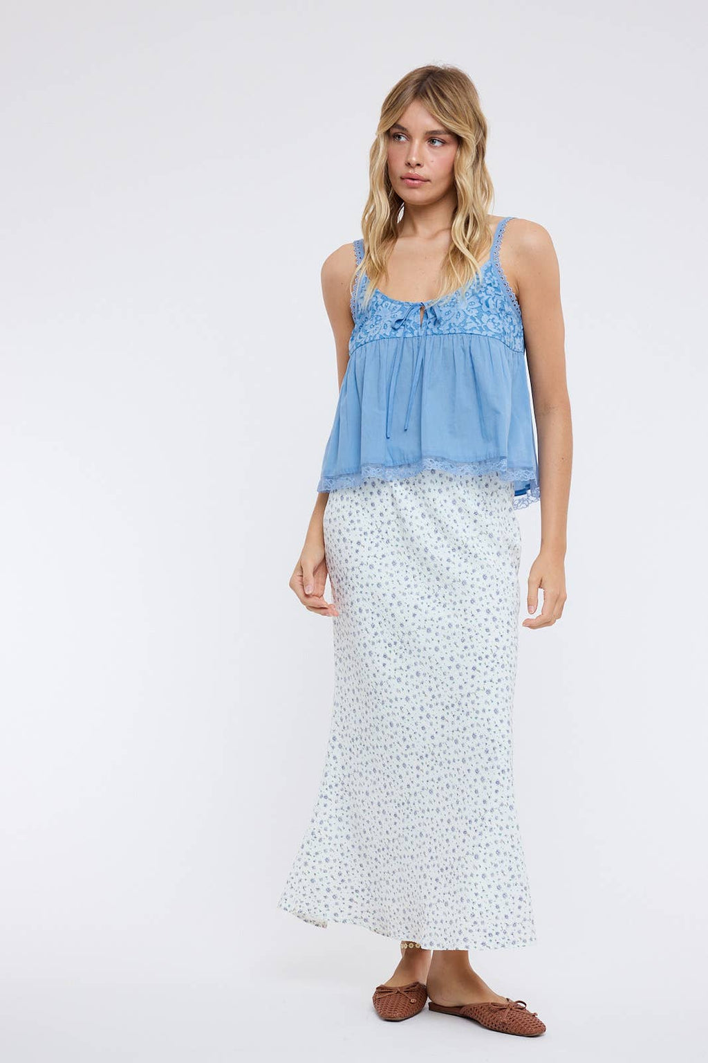 FLORAL LACE FRONT TIE CAMI / WL25-11672