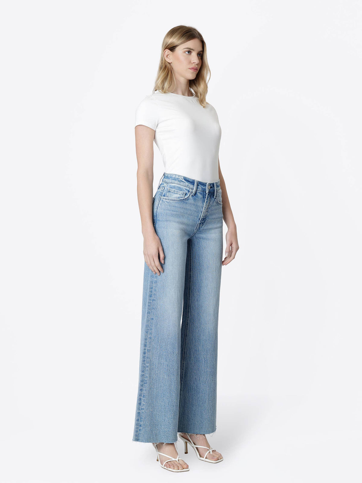HIGH RISE CLEAN CUT RAW HEM WIDE JEANS T6900