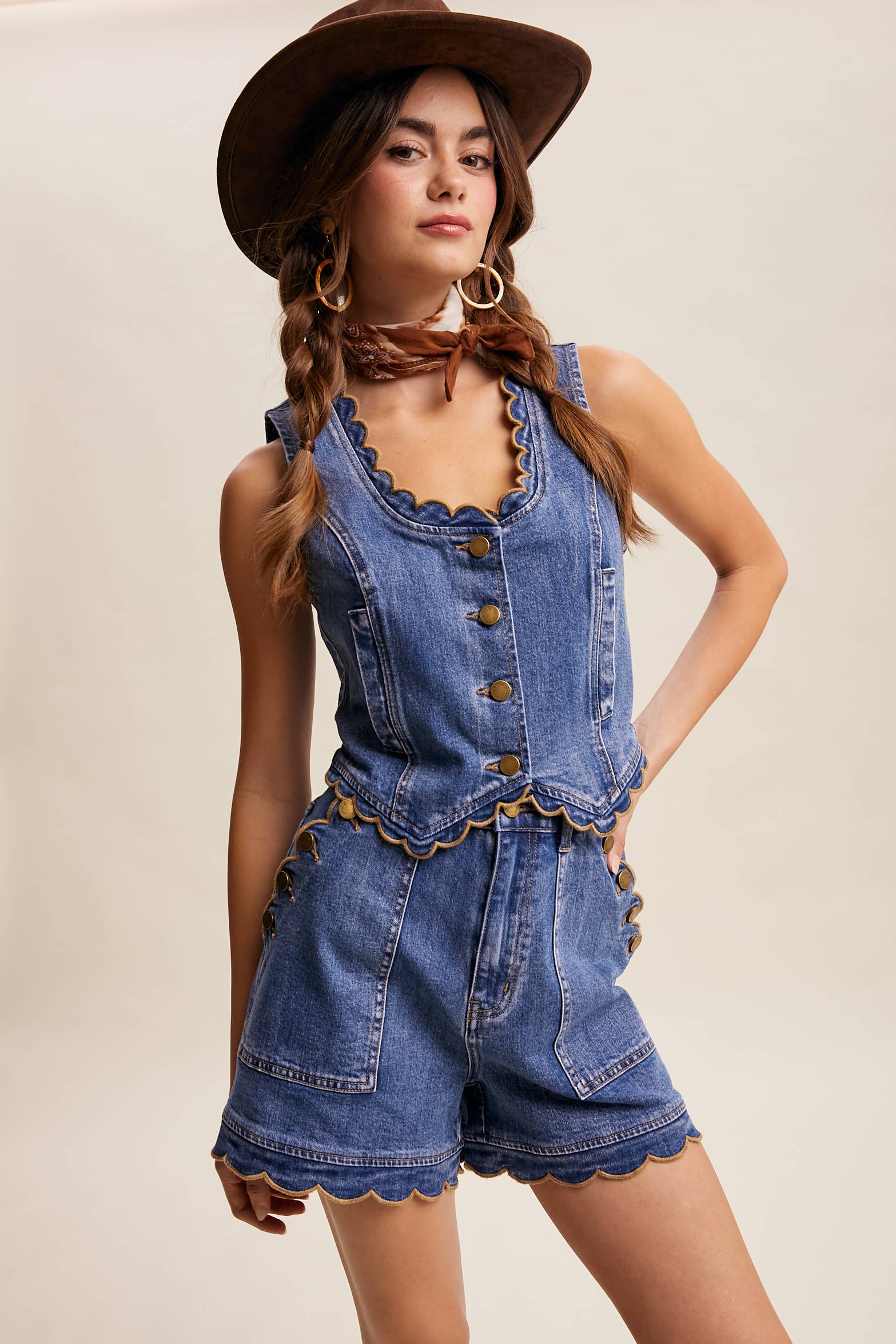 Scallop Button-Side Stretch Denim Shorts LP0277