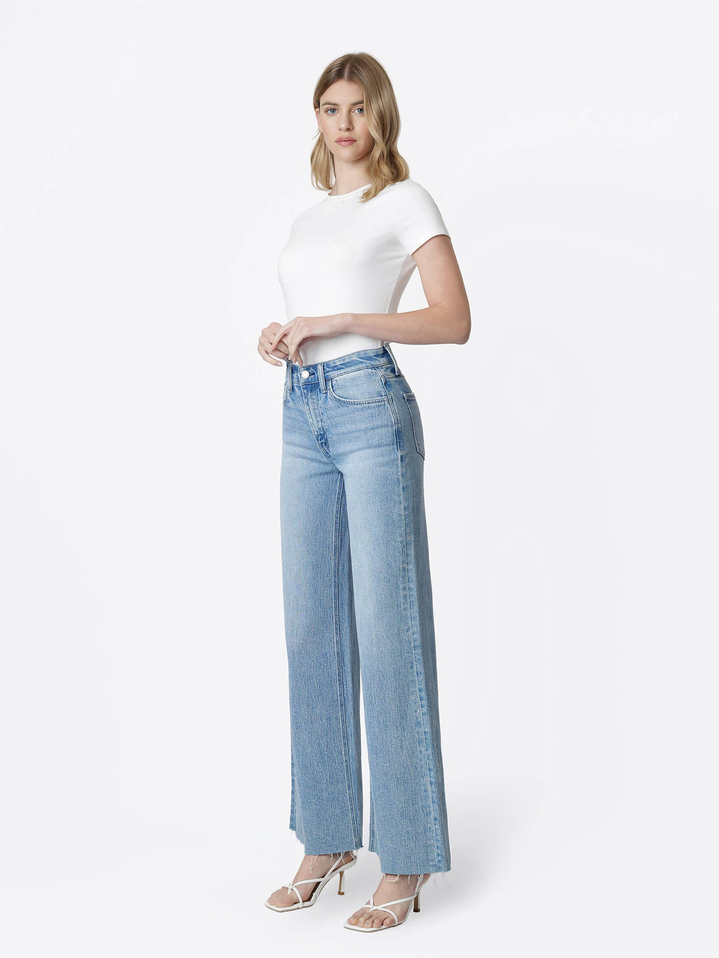HIGH RISE CLEAN CUT RAW HEM WIDE JEANS T6900