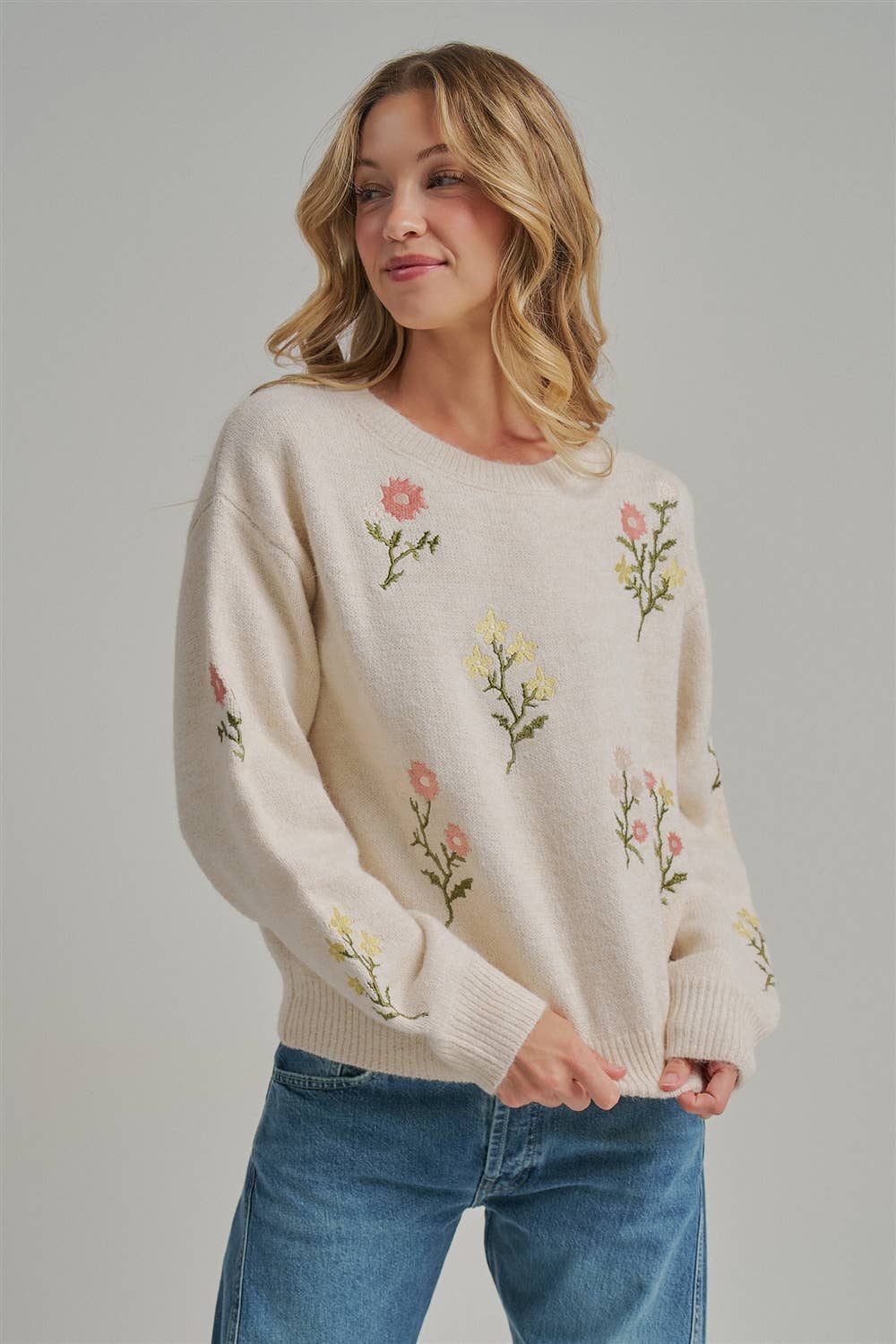SCATTERED FLORAL EMBROIDERED SWEATER TOP_JLT00346-01