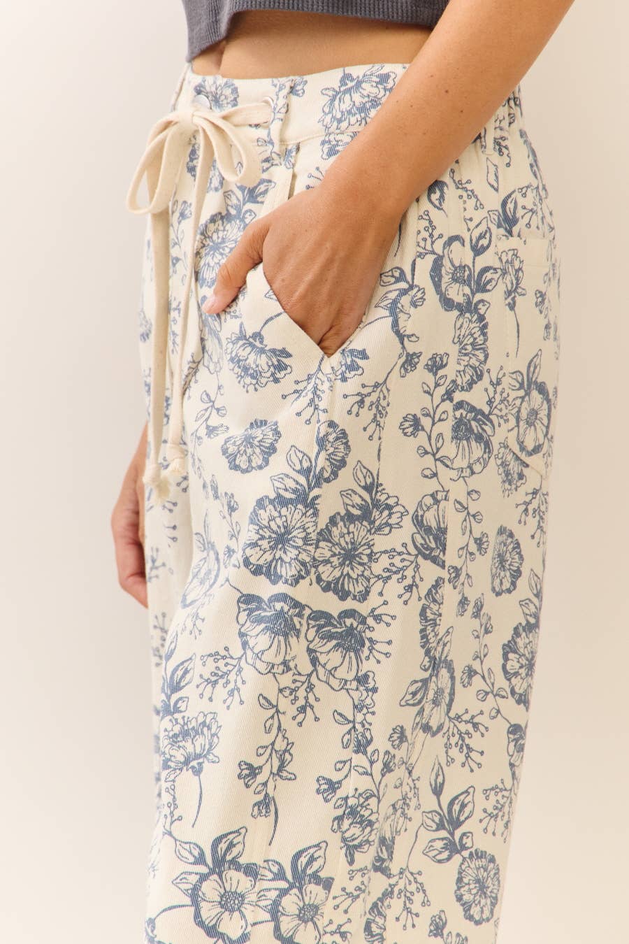 Floral Printed Cropped Straight-leg Pant