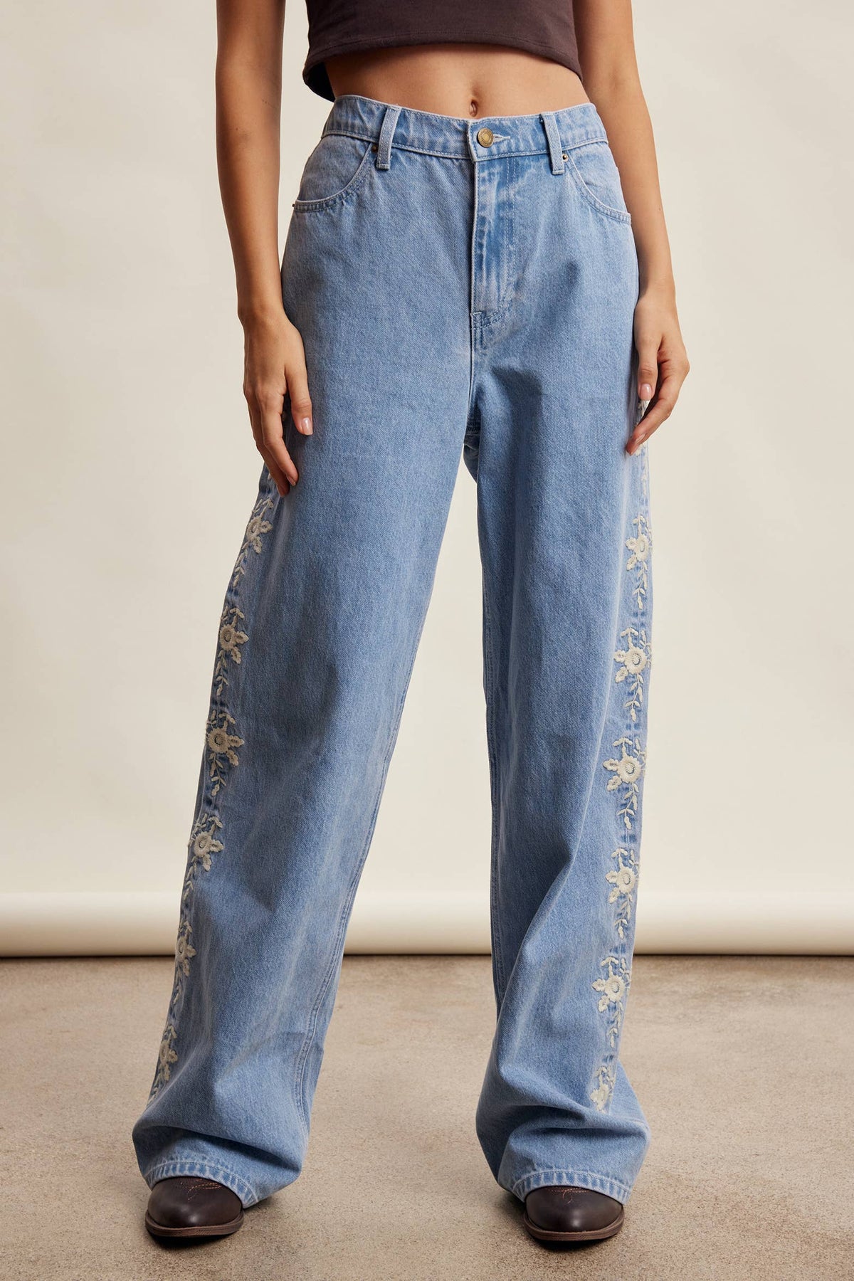 Embroidered Floral Denim Jeans LP0287
