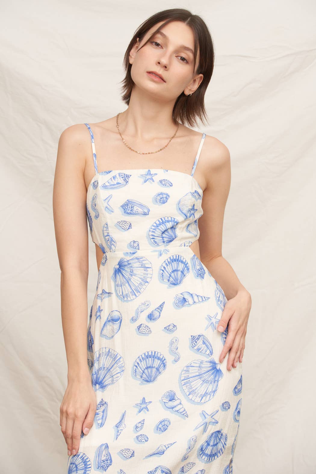 Sleeveless Seashell Print Tie-Back Midi Dress