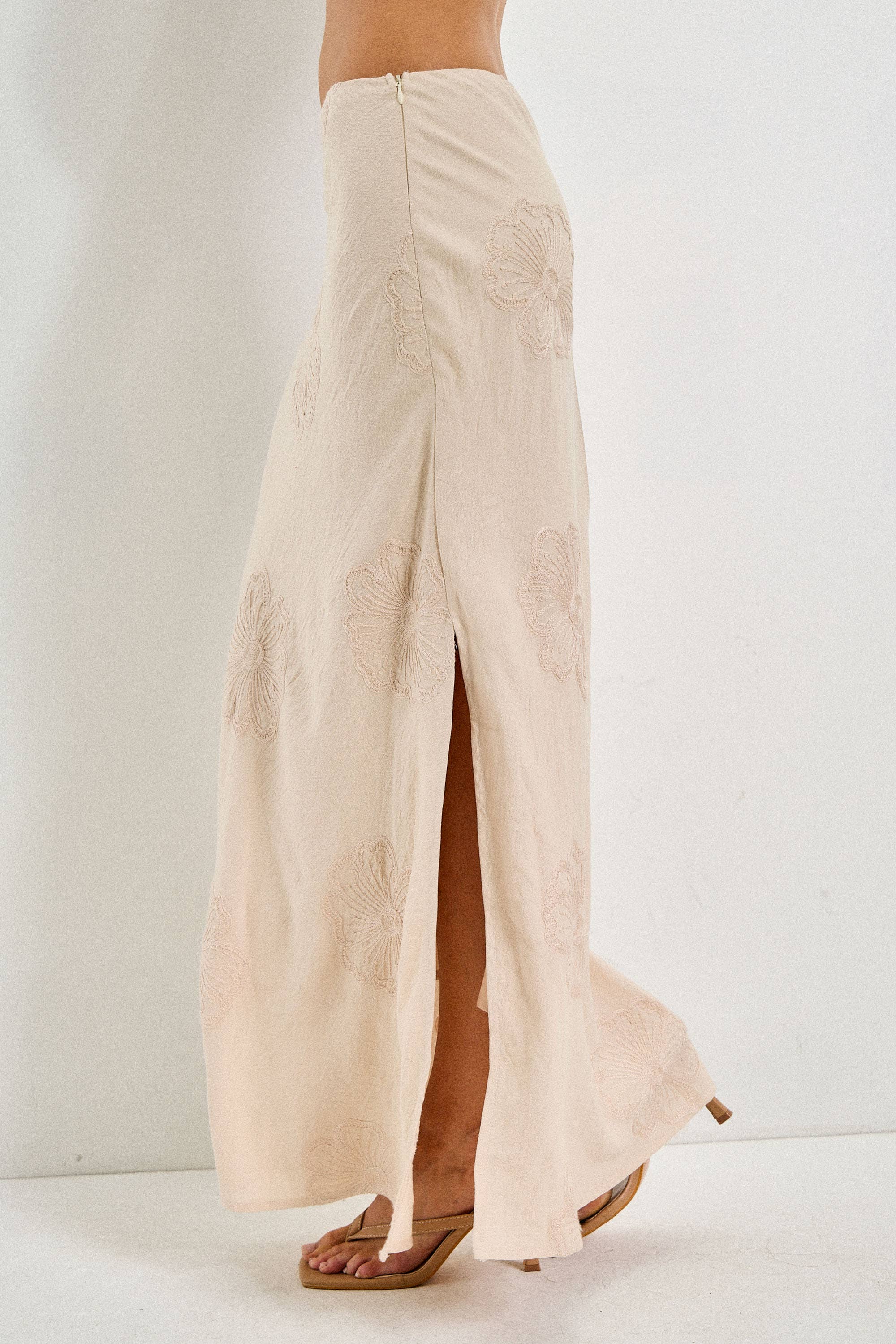 FLORAL EMBROIDERY MIDI SKIRT