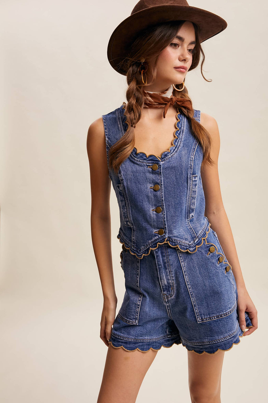 Scallop Button-Side Stretch Denim Shorts LP0277