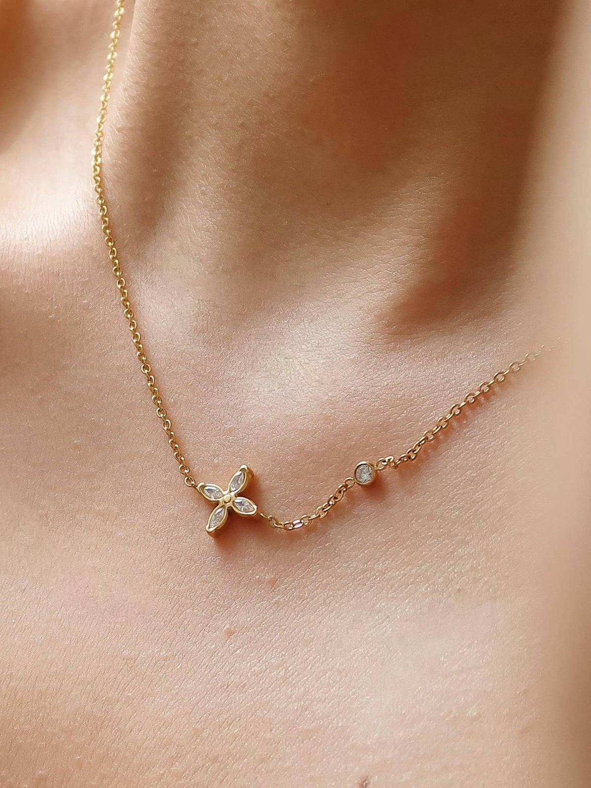 Clyra 18K Gold Non-Tarnish Dainty Flower Pendant Necklace
