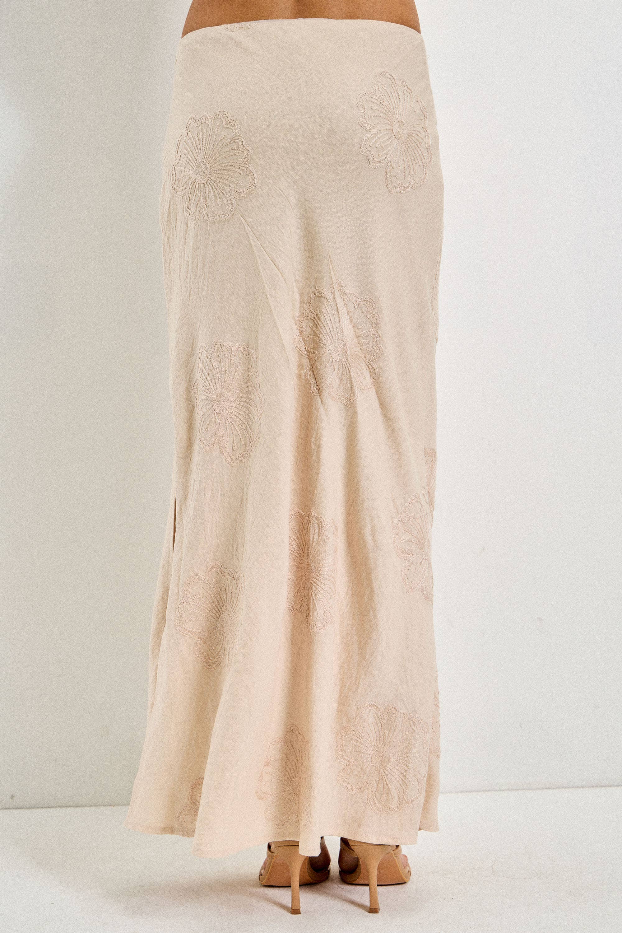 FLORAL EMBROIDERY MIDI SKIRT