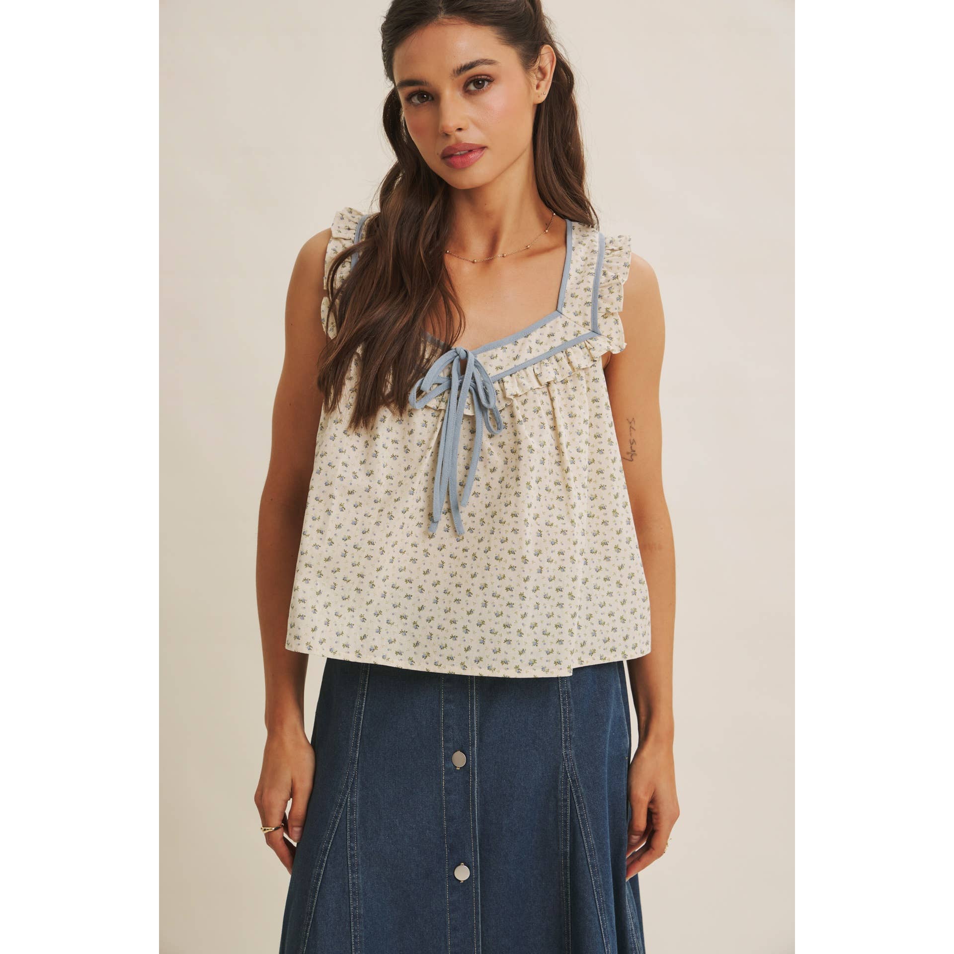 ANTIQUE MEADOW CONTRAST BINDING FLORAL RUFFLED BLOUSE TOP