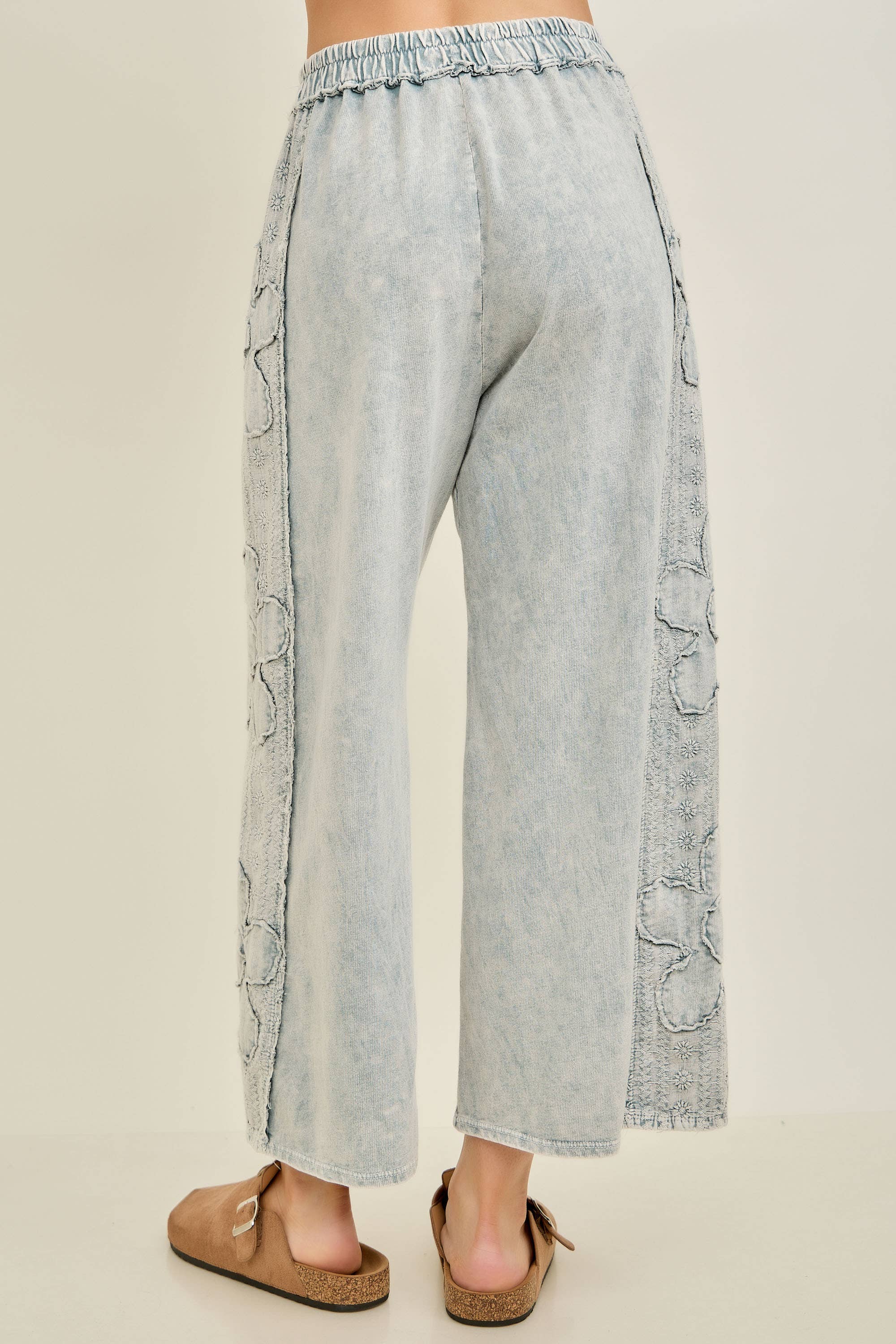 Mineral Washed Eyelet Flower patch Wide leg pants HP6459P1