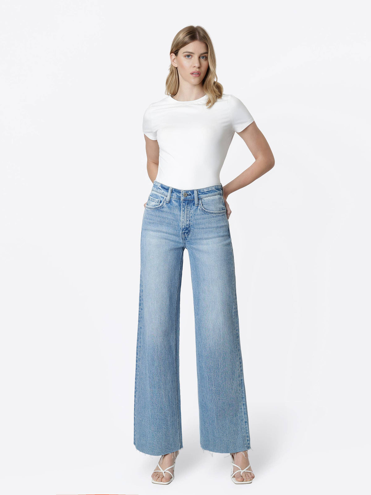 HIGH RISE CLEAN CUT RAW HEM WIDE JEANS T6900