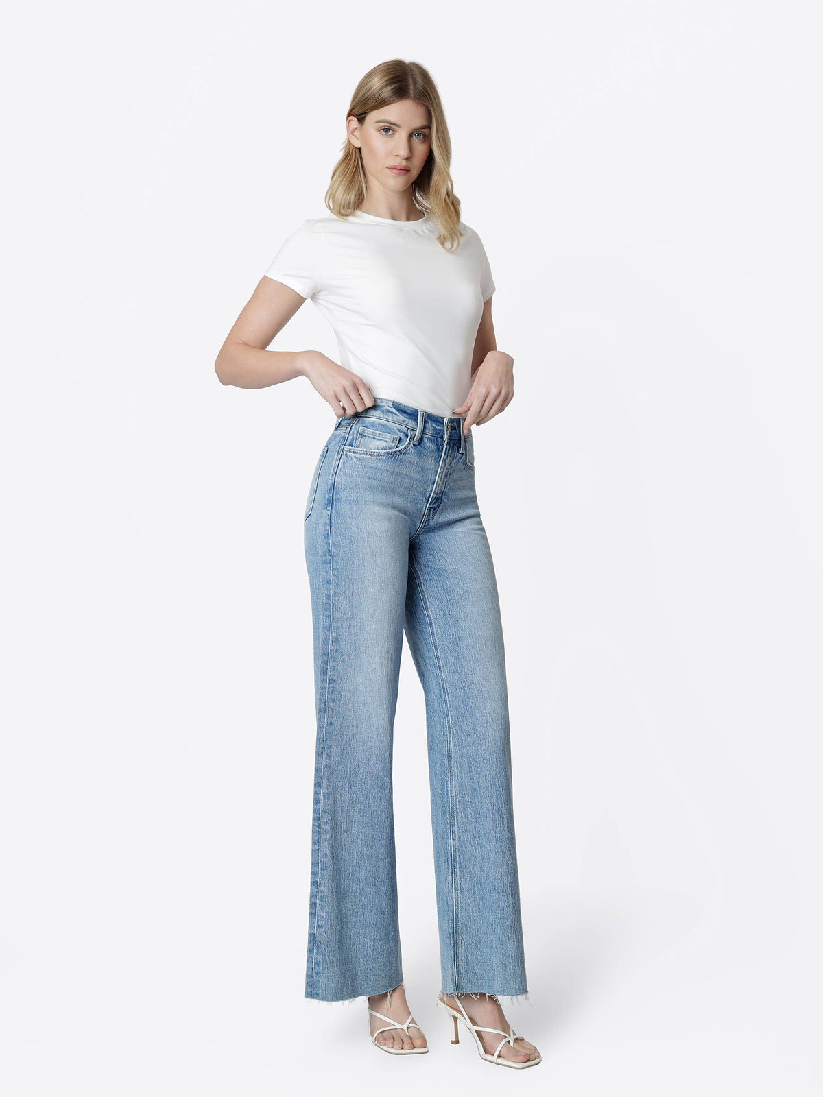 HIGH RISE CLEAN CUT RAW HEM WIDE JEANS T6900
