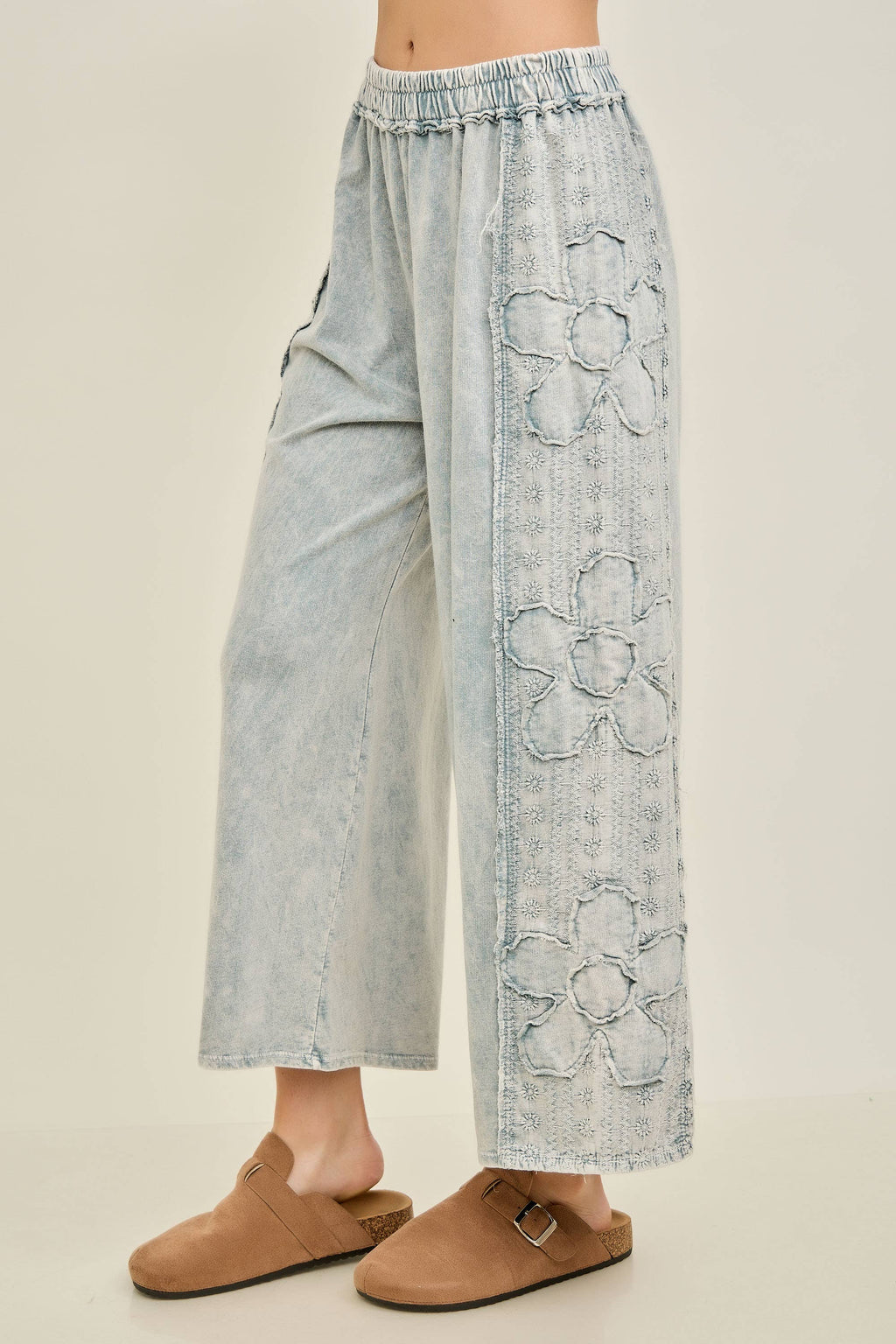 Mineral Washed Eyelet Flower patch Wide leg pants HP6459P1
