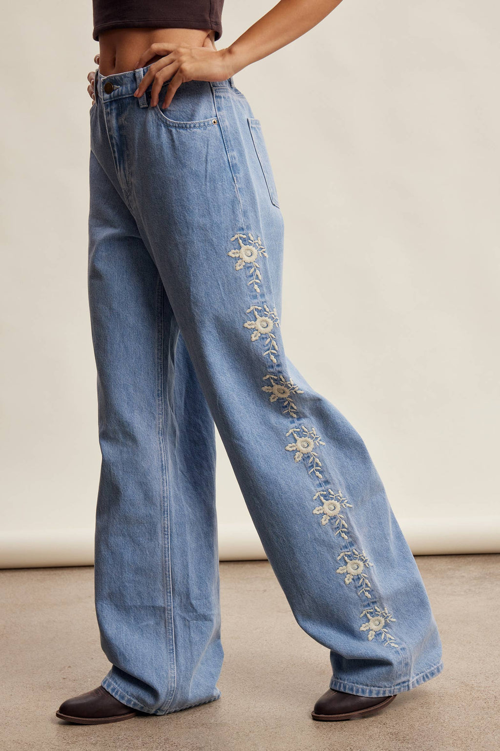 Embroidered Floral Denim Jeans LP0287