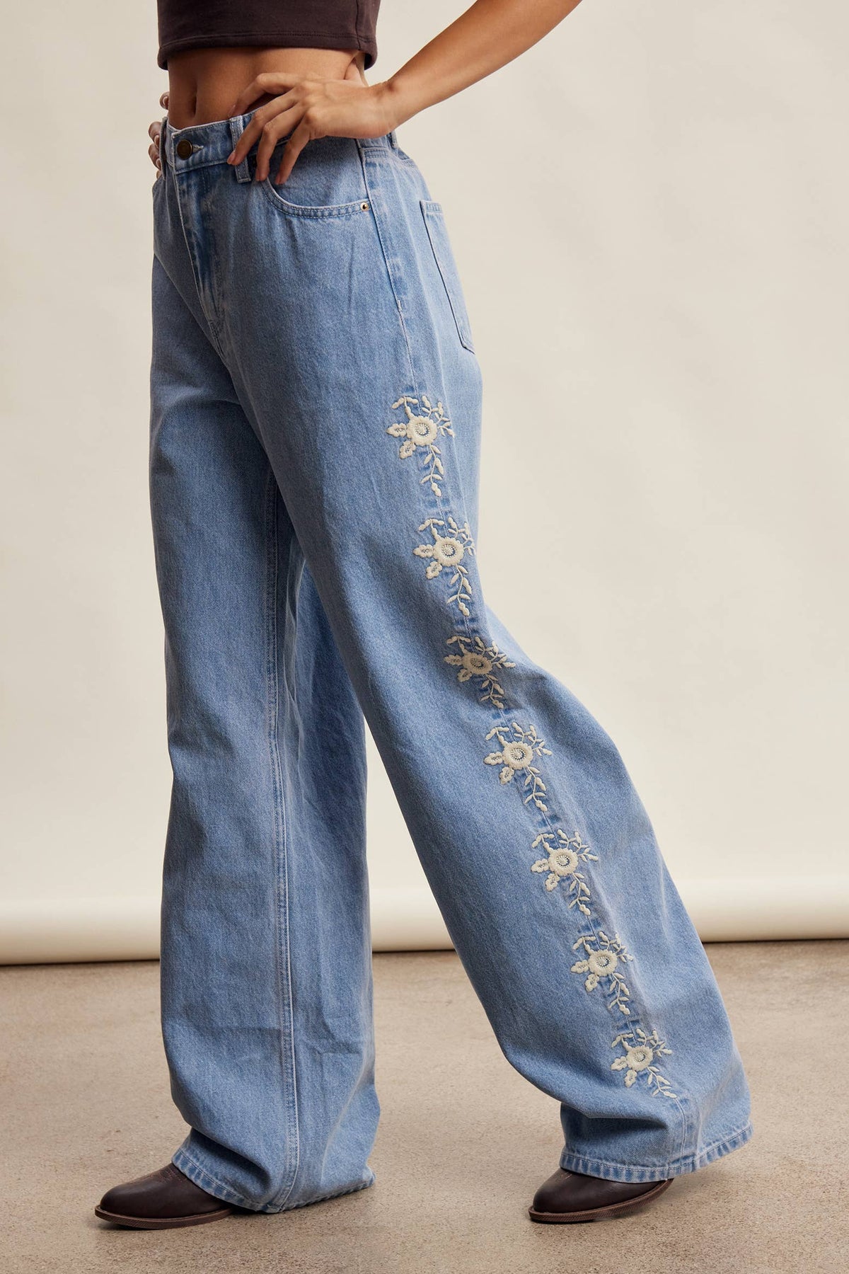Embroidered Floral Denim Jeans LP0287