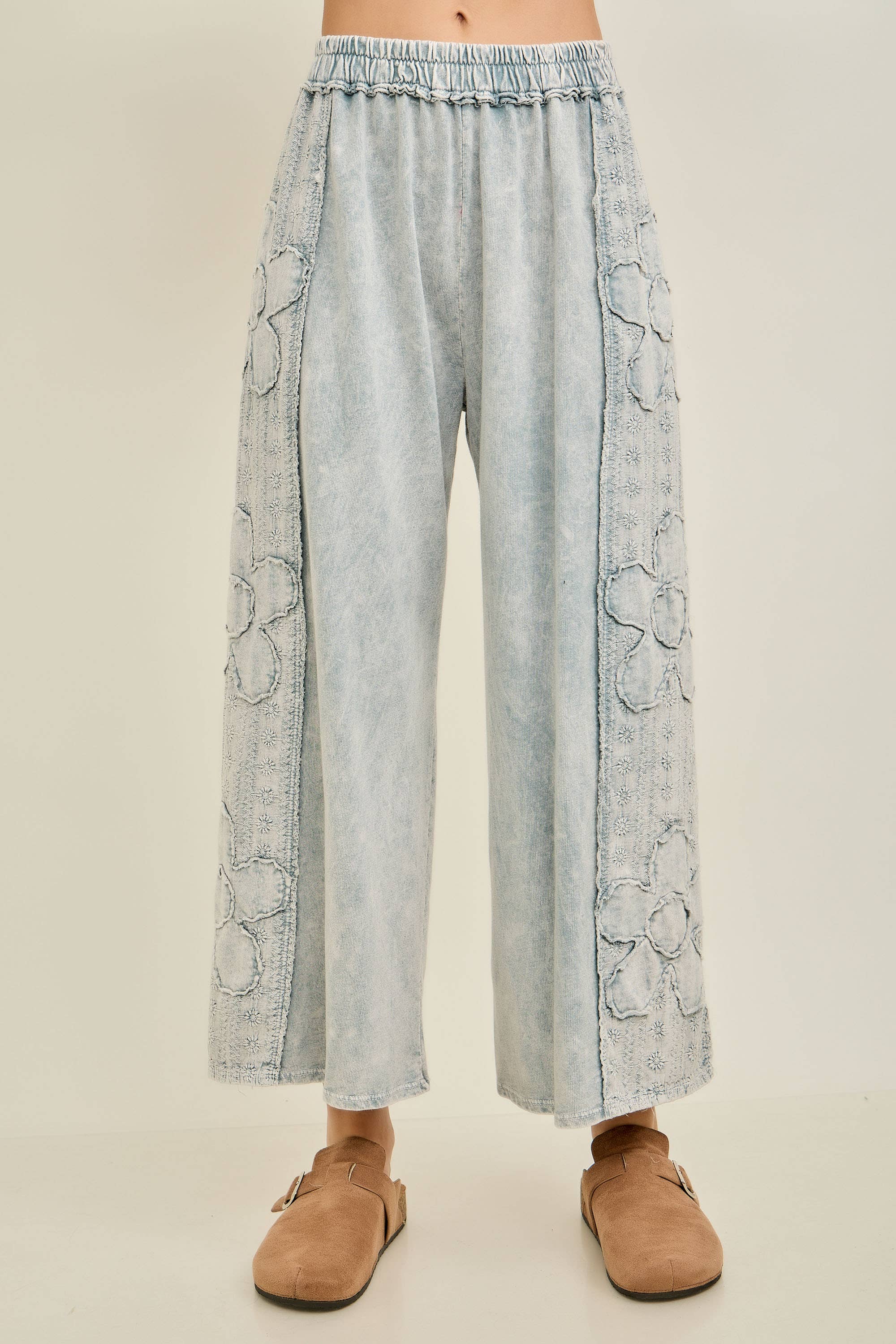 Mineral Washed Eyelet Flower patch Wide leg pants HP6459P1