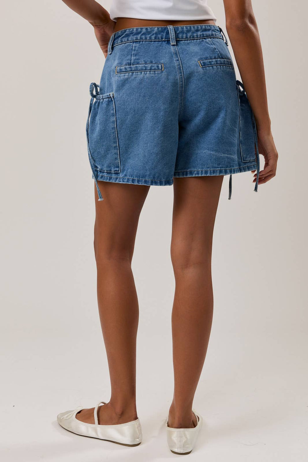 LOW-RISE POCKET DETAIL SHORTS
