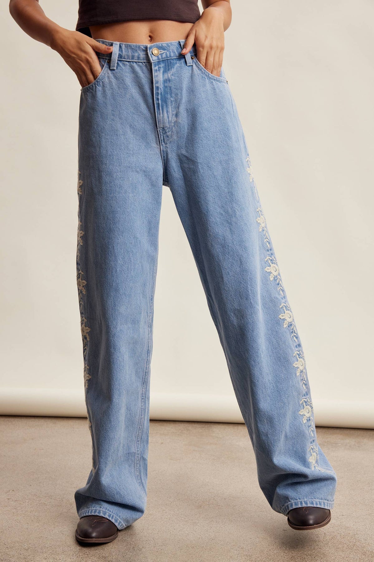 Embroidered Floral Denim Jeans LP0287