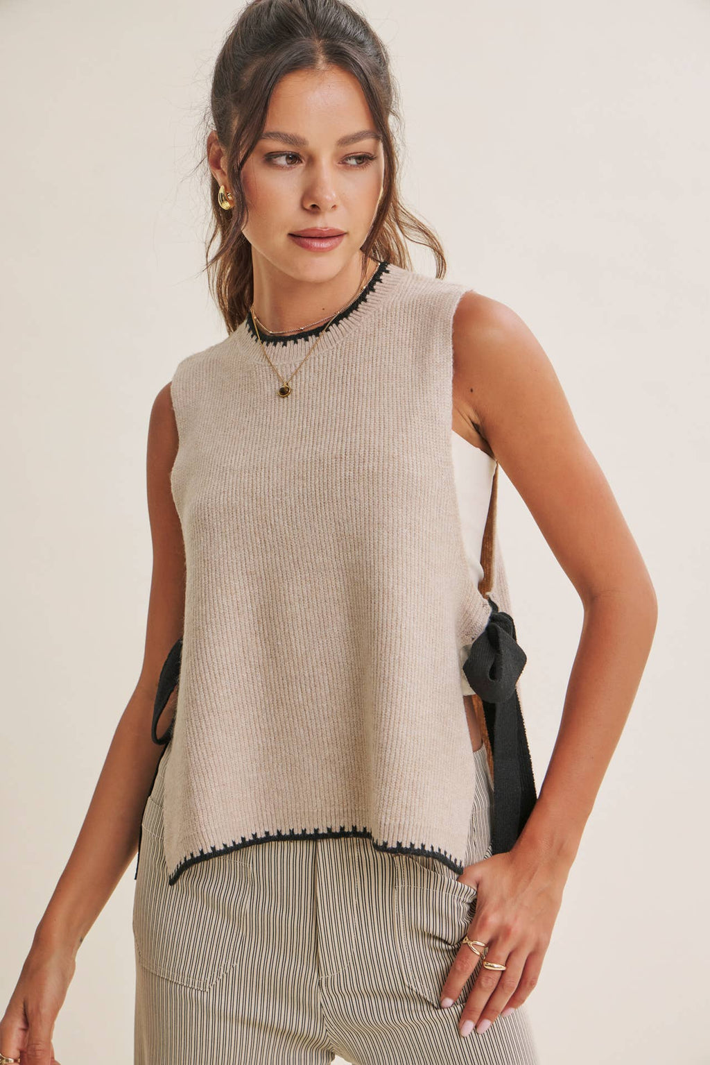 EFFORTLESS WEEKEND SIDE RIBBON TIE WHIPSTITCH SWEATER VEST