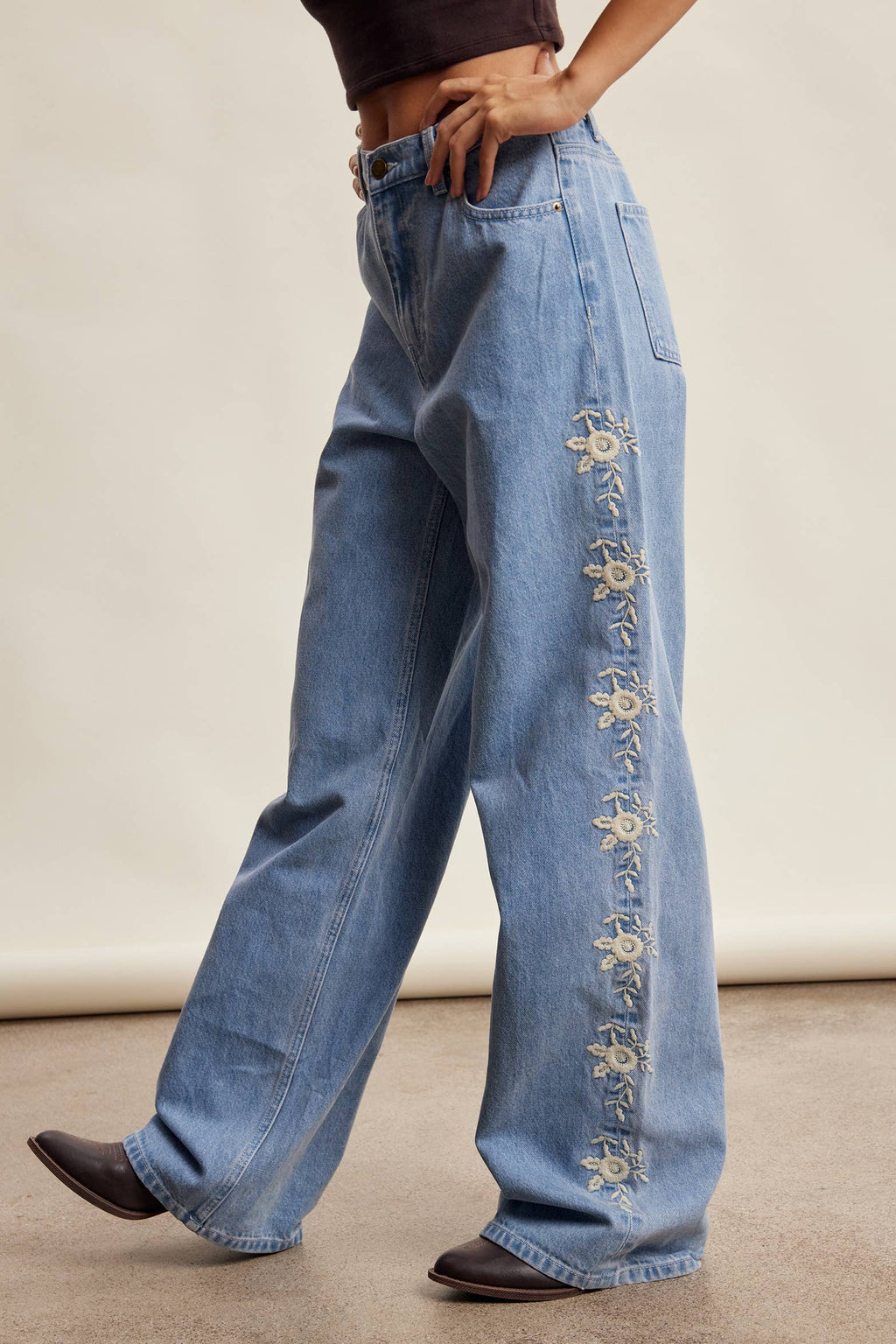 Embroidered Floral Denim Jeans LP0287