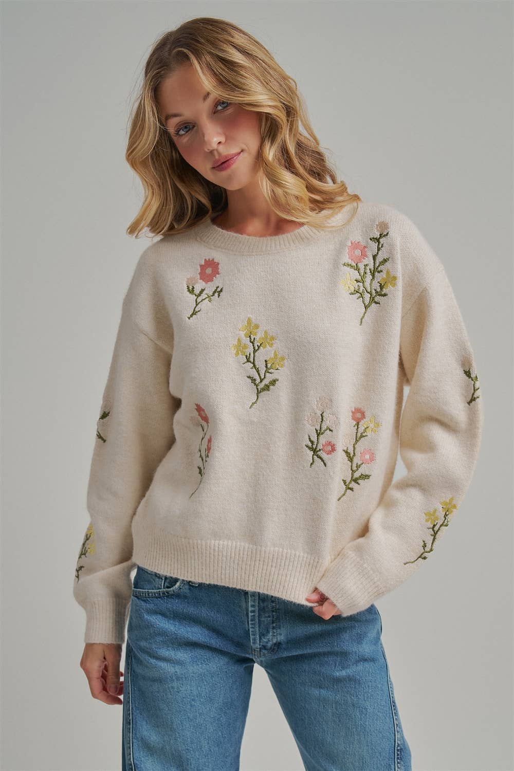 SCATTERED FLORAL EMBROIDERED SWEATER TOP_JLT00346-01