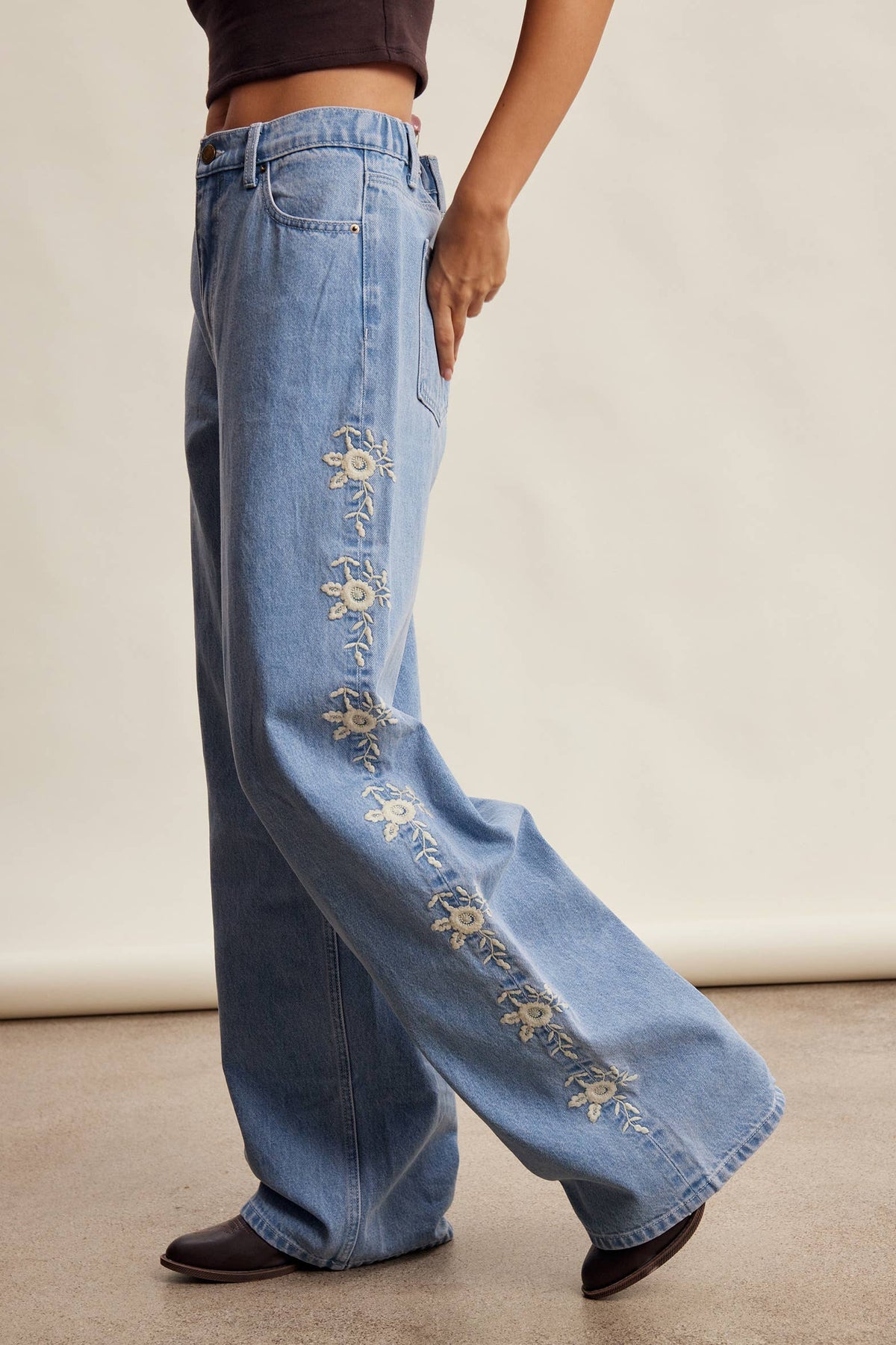 Embroidered Floral Denim Jeans LP0287