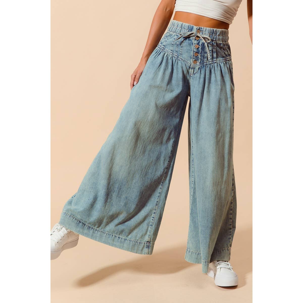 WIDE LEG JEANS WITH BUTTON CLOSURE WITH DRAWSTRING