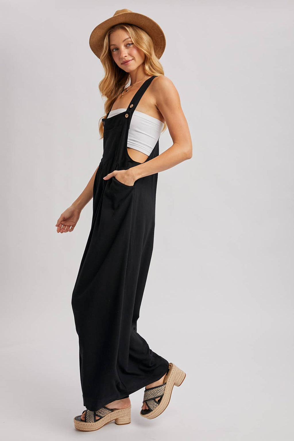 FLOWY WIDE LEG OVERALL JUMPSUIT